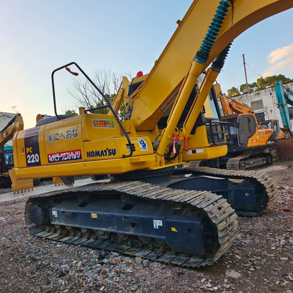 Komatsu PC 220 - Crawler excavator: picture 2 Komatsu PC 220 - Crawler excavator: picture 2