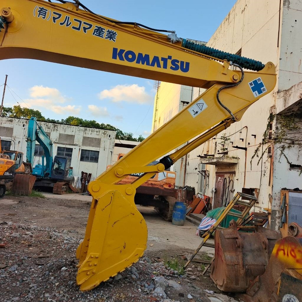 Komatsu PC 220 - Crawler excavator: picture 3 Komatsu PC 220 - Crawler excavator: picture 3