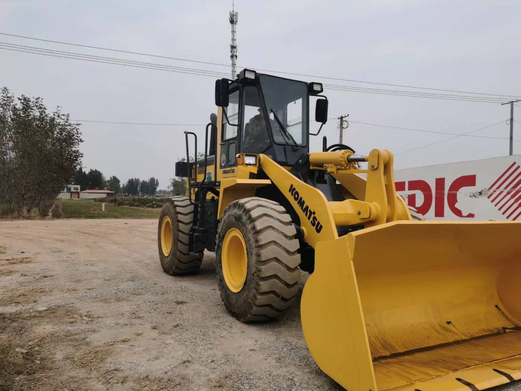 Komatsu WA 320-5 - Wheel loader: picture 5 Komatsu WA 320-5 - Wheel loader: picture 5
