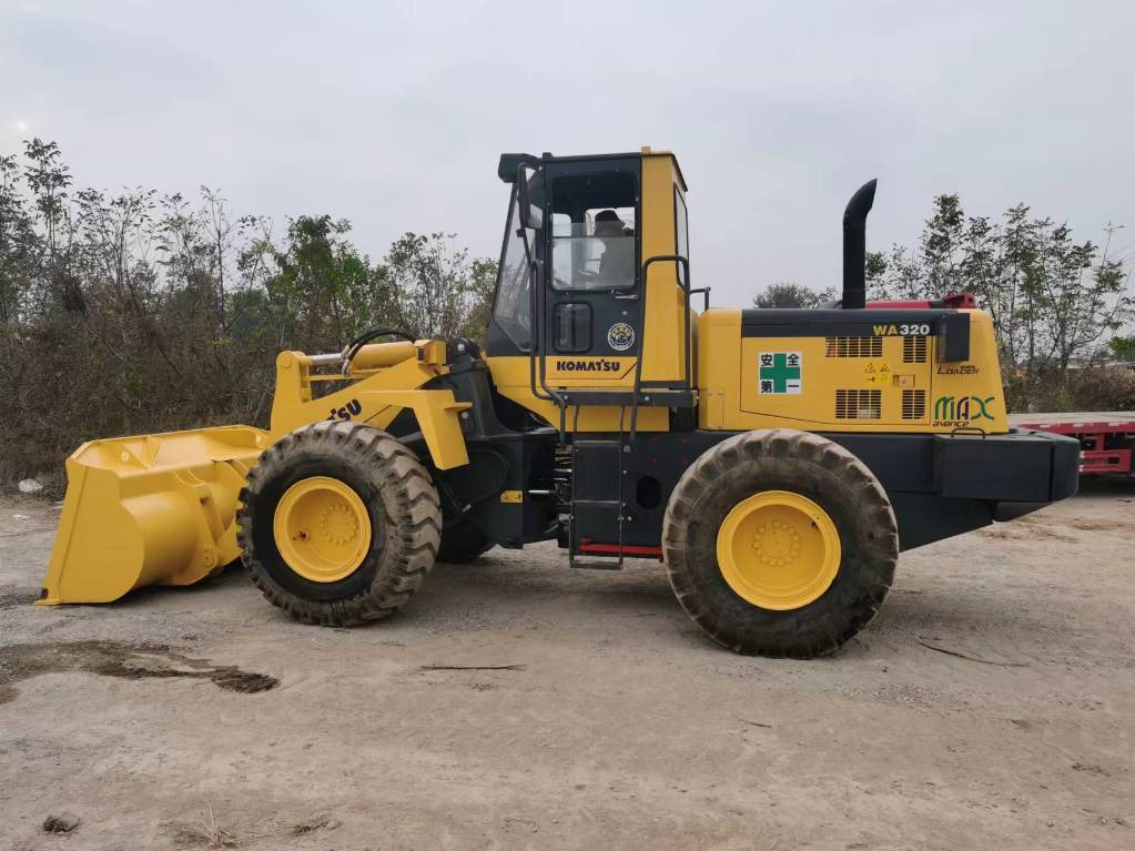 Komatsu WA 320-5 - Wheel loader: picture 1 Komatsu WA 320-5 - Wheel loader: picture 1