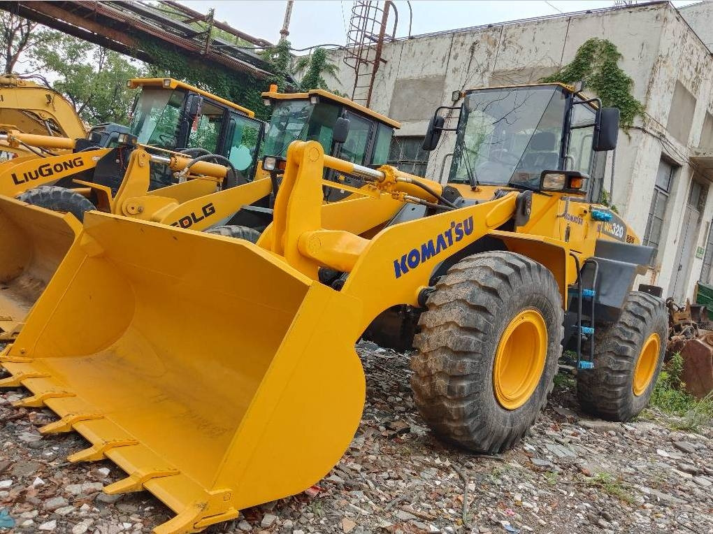Komatsu WA 320-5 - Wheel loader: picture 1 Komatsu WA 320-5 - Wheel loader: picture 1