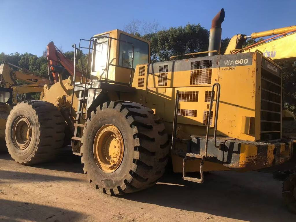 Komatsu WA 600-3 - Wheel loader: picture 1 Komatsu WA 600-3 - Wheel loader: picture 1