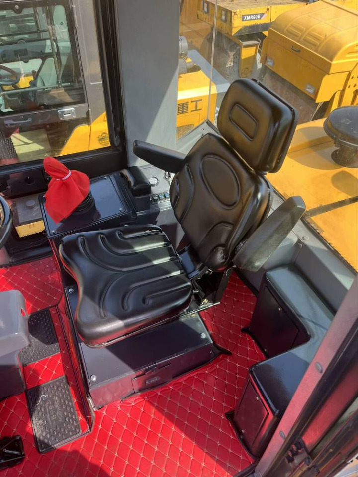 LiuGong CLG 835 - Wheel loader: picture 3 LiuGong CLG 835 - Wheel loader: picture 3