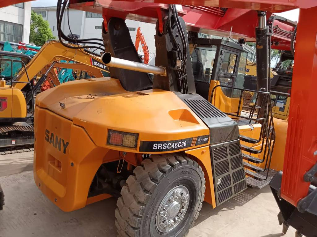 Sany SRSC 45 C30 - Reach stacker: picture 2 Sany SRSC 45 C30 - Reach stacker: picture 2