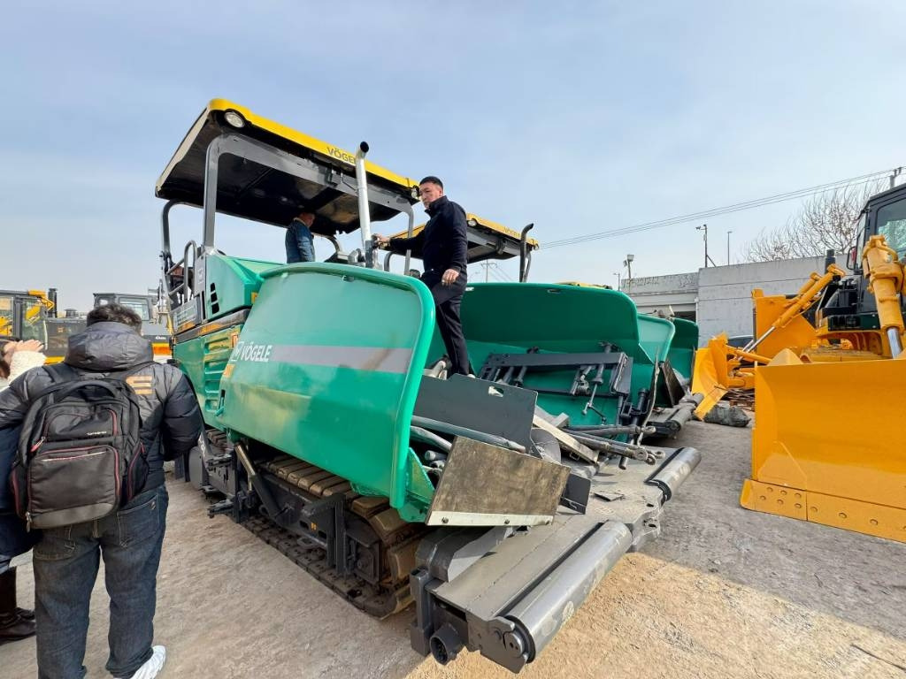Asphalt paver Vögele 1800-3: picture 1