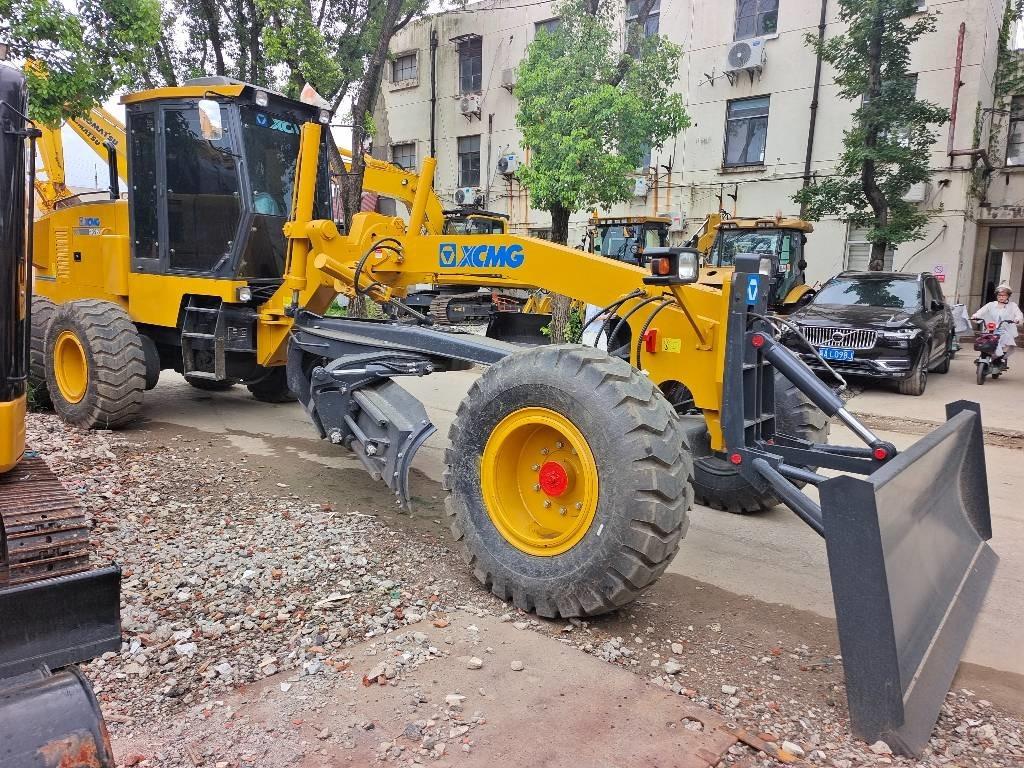 XCMG GR 2153 - Grader: picture 4 XCMG GR 2153 - Grader: picture 4
