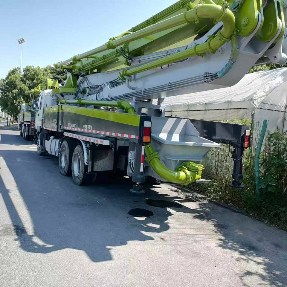 Zoomlion ZLJ5336THBSE - Concrete pump truck: picture 3 Zoomlion ZLJ5336THBSE - Concrete pump truck: picture 3