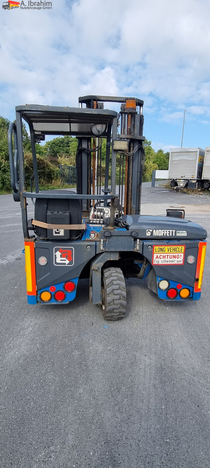 Truck mounted forklift M4-25.3F Moffett Mitnahmestapler: picture 10