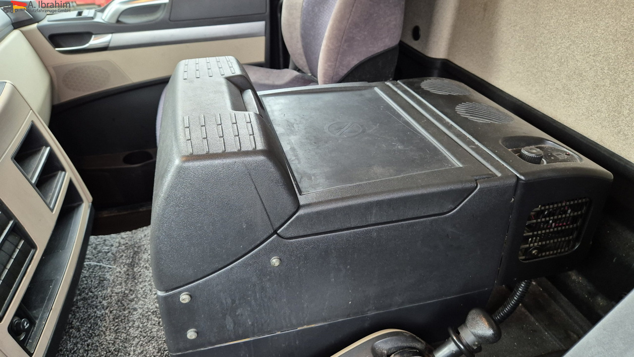 MAN 8.250 7,30 m Koffer, Navi, Topzustand - Box van: picture 4 MAN 8.250 7,30 m Koffer, Navi, Topzustand - Box van: picture 4