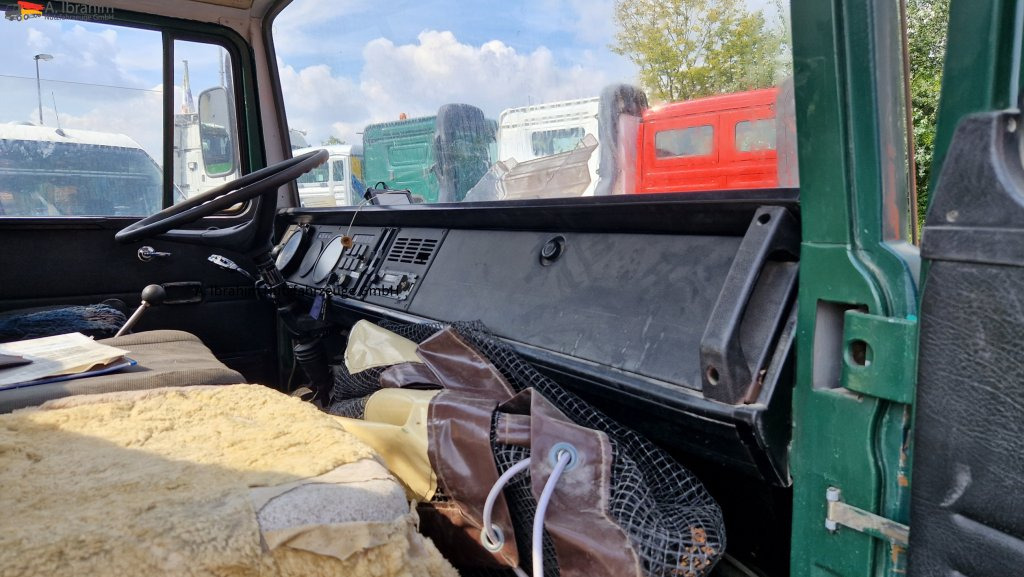 Mercedes-Benz DB 813 Pritsche Kran H- Kennzeichen,Oldtimer ein Stück Geschichte - Flatbed van: picture 3 Mercedes-Benz DB 813 Pritsche Kran H- Kennzeichen,Oldtimer ein Stück Geschichte - Flatbed van: picture 3