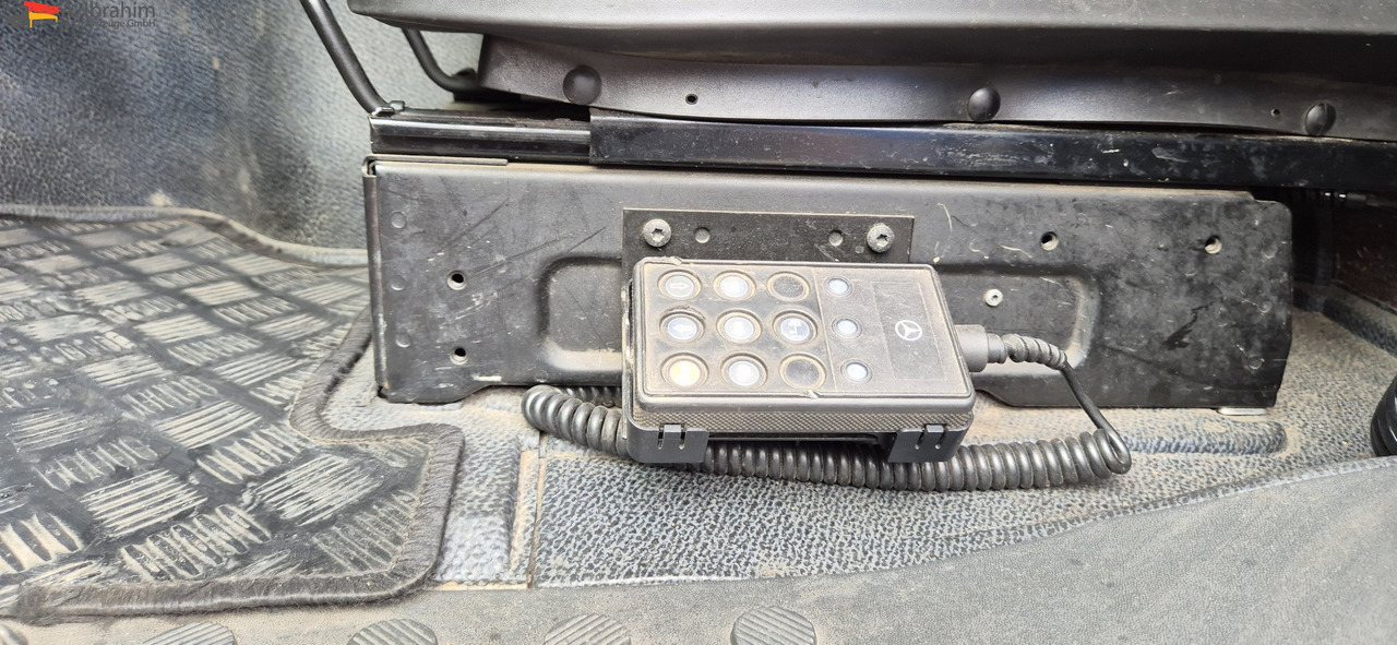 Mercedes-Benz 1841 Kran HIAB 166Bj. 2016 Funk FB ,mp3 - Tractor unit: picture 4 Mercedes-Benz 1841 Kran HIAB 166Bj. 2016 Funk FB ,mp3 - Tractor unit: picture 4