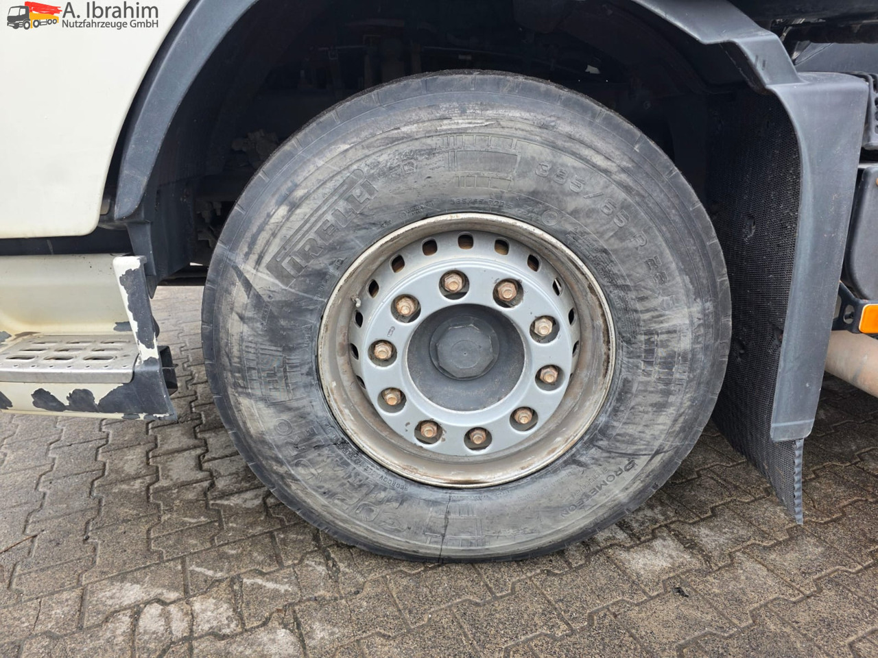 Volvo FH 520 | 6x4 | Schaltgetriebe | Blatt Blatt Klima | Trommelbremse | 3 Pedals - Tractor unit: picture 5 Volvo FH 520 | 6x4 | Schaltgetriebe | Blatt Blatt Klima | Trommelbremse | 3 Pedals - Tractor unit: picture 5