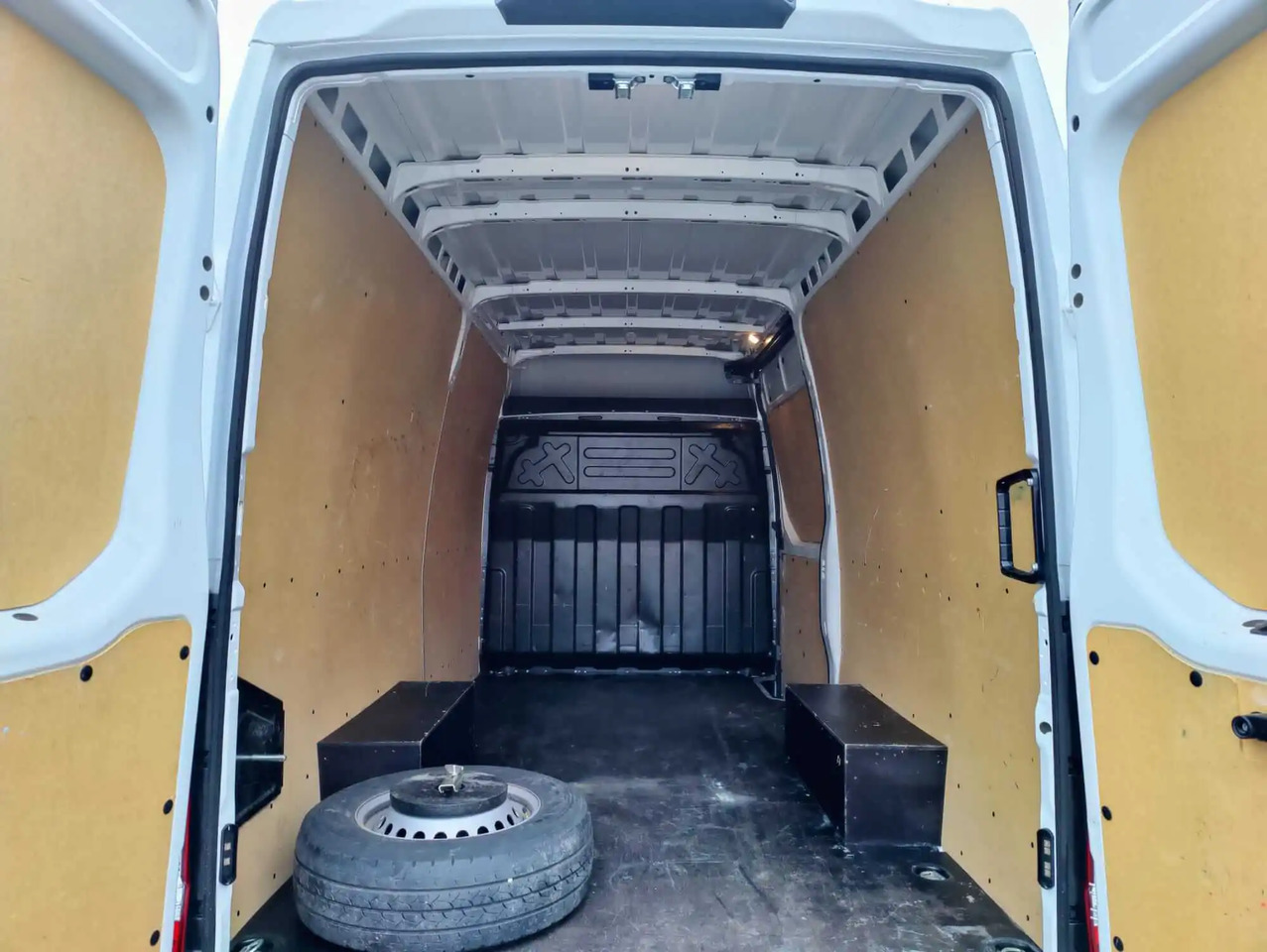 IVECO DAILY 35S14 3520L LH2 - Panel van: picture 5 IVECO DAILY 35S14 3520L LH2 - Panel van: picture 5