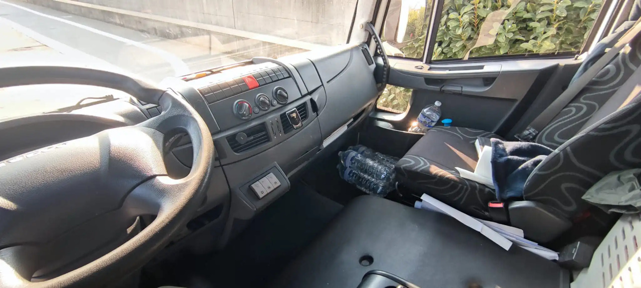 IVECO EUROCARGO 75E21 - Box truck: picture 4 IVECO EUROCARGO 75E21 - Box truck: picture 4