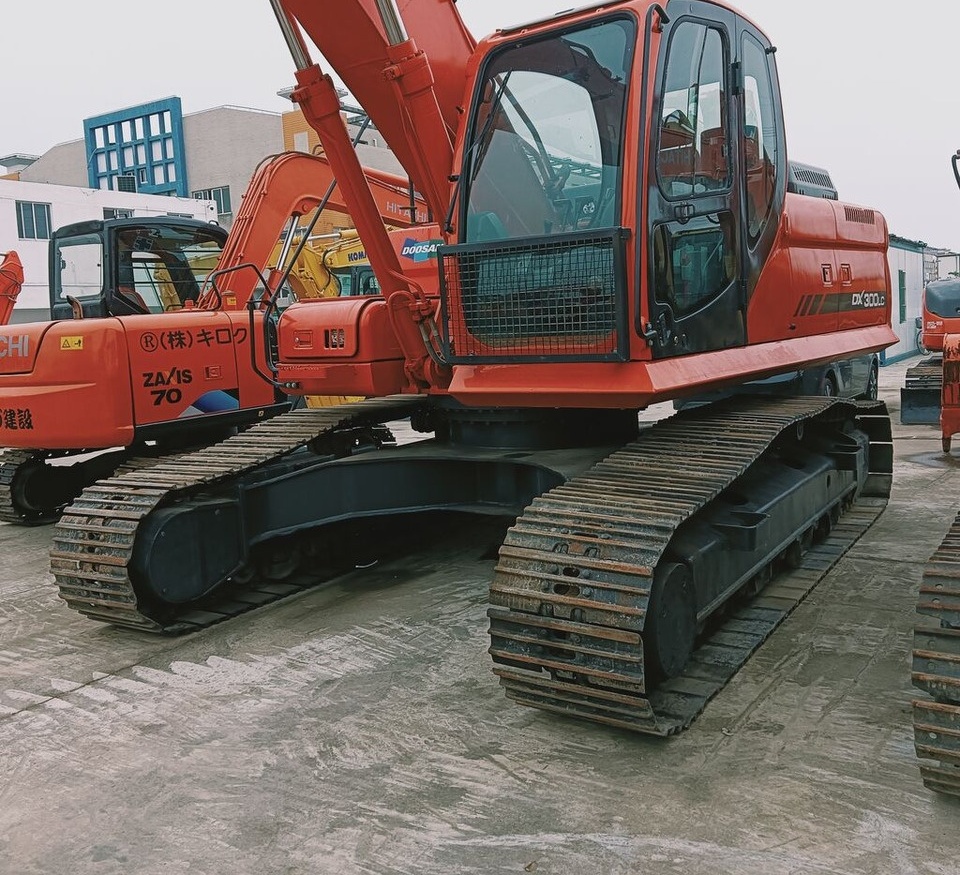 Doosan DX300 - Crawler excavator: picture 1 Doosan DX300 - Crawler excavator: picture 1