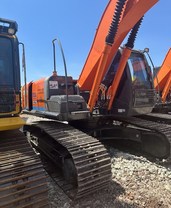 Hitachi ZX200 - Crawler excavator: picture 4 Hitachi ZX200 - Crawler excavator: picture 4