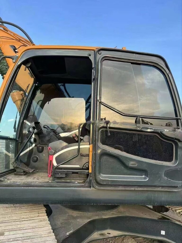 Hyundai 220LC-9 - Crawler excavator: picture 3 Hyundai 220LC-9 - Crawler excavator: picture 3