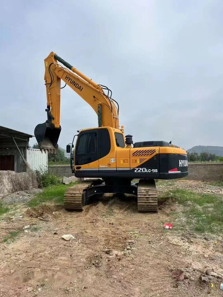 Hyundai 220LC-9 - Crawler excavator: picture 5 Hyundai 220LC-9 - Crawler excavator: picture 5