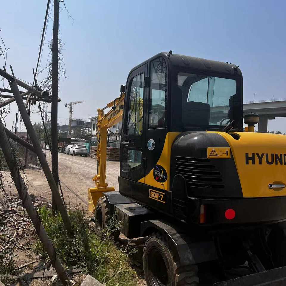 Hyundai R60W-7 - Wheel excavator: picture 1 Hyundai R60W-7 - Wheel excavator: picture 1