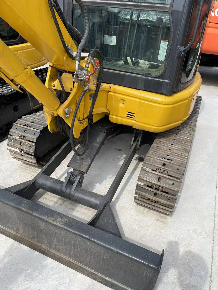 KOMATSU PC30MR-3 - Mini excavator: picture 1 KOMATSU PC30MR-3 - Mini excavator: picture 1