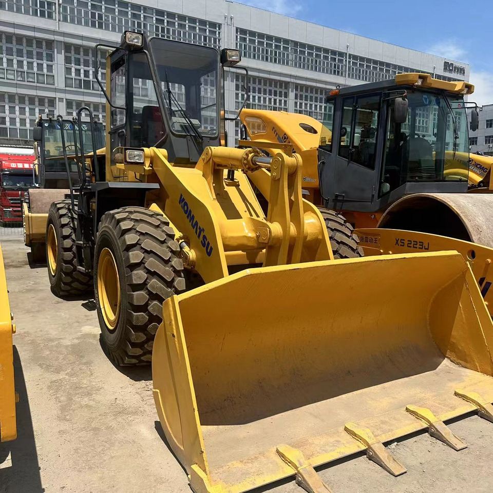 Komatsu WA320 - Wheel loader: picture 3 Komatsu WA320 - Wheel loader: picture 3