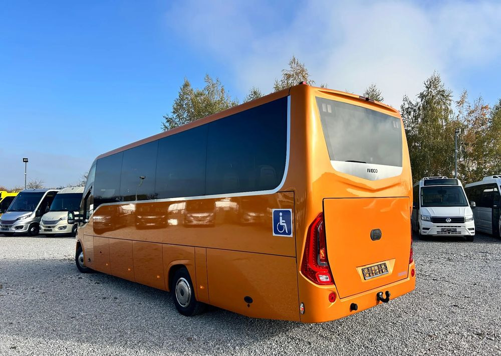 Iveco Daily - Suburban bus: picture 4 Iveco Daily - Suburban bus: picture 4