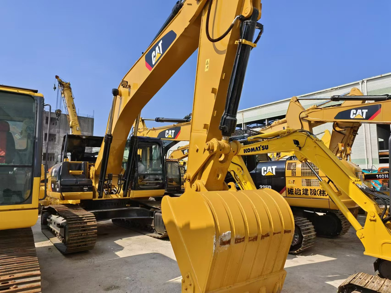 CAT 330D2 - Crawler excavator: picture 3 CAT 330D2 - Crawler excavator: picture 3