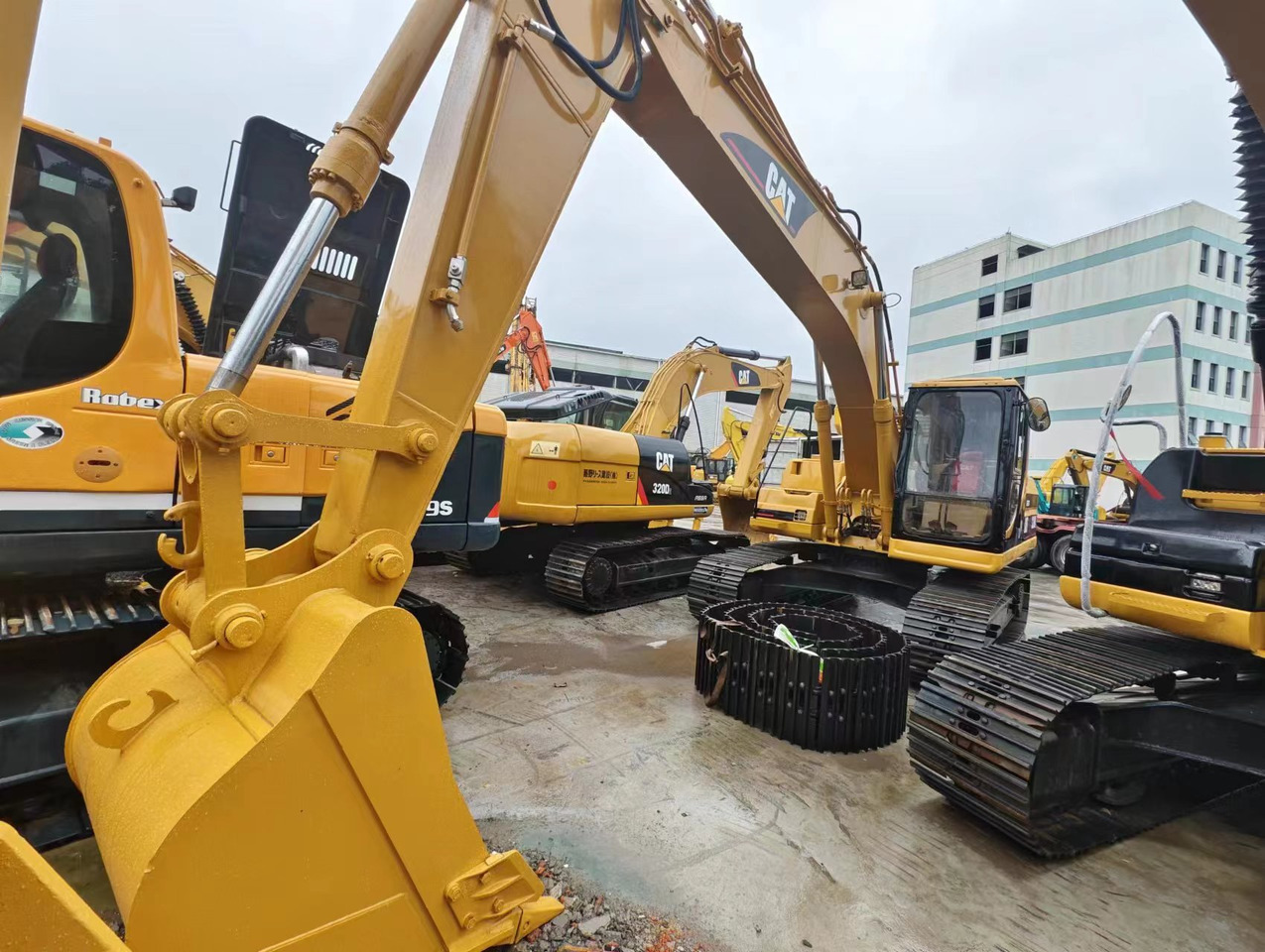 CATERPILLAR 320BL - Crawler excavator: picture 4 CATERPILLAR 320BL - Crawler excavator: picture 4