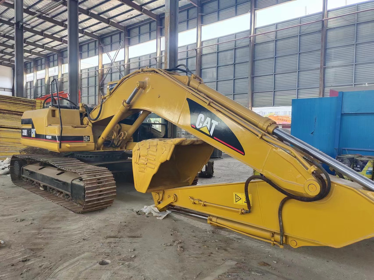 CATERPILLAR 320BL - Crawler excavator: picture 2 CATERPILLAR 320BL - Crawler excavator: picture 2