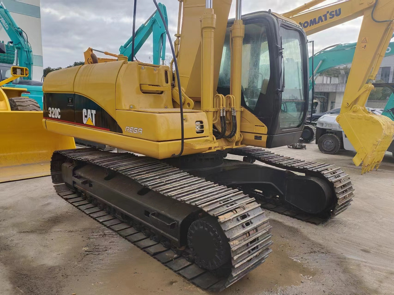 CATERPILLAR 320C - Crawler excavator: picture 2 CATERPILLAR 320C - Crawler excavator: picture 2