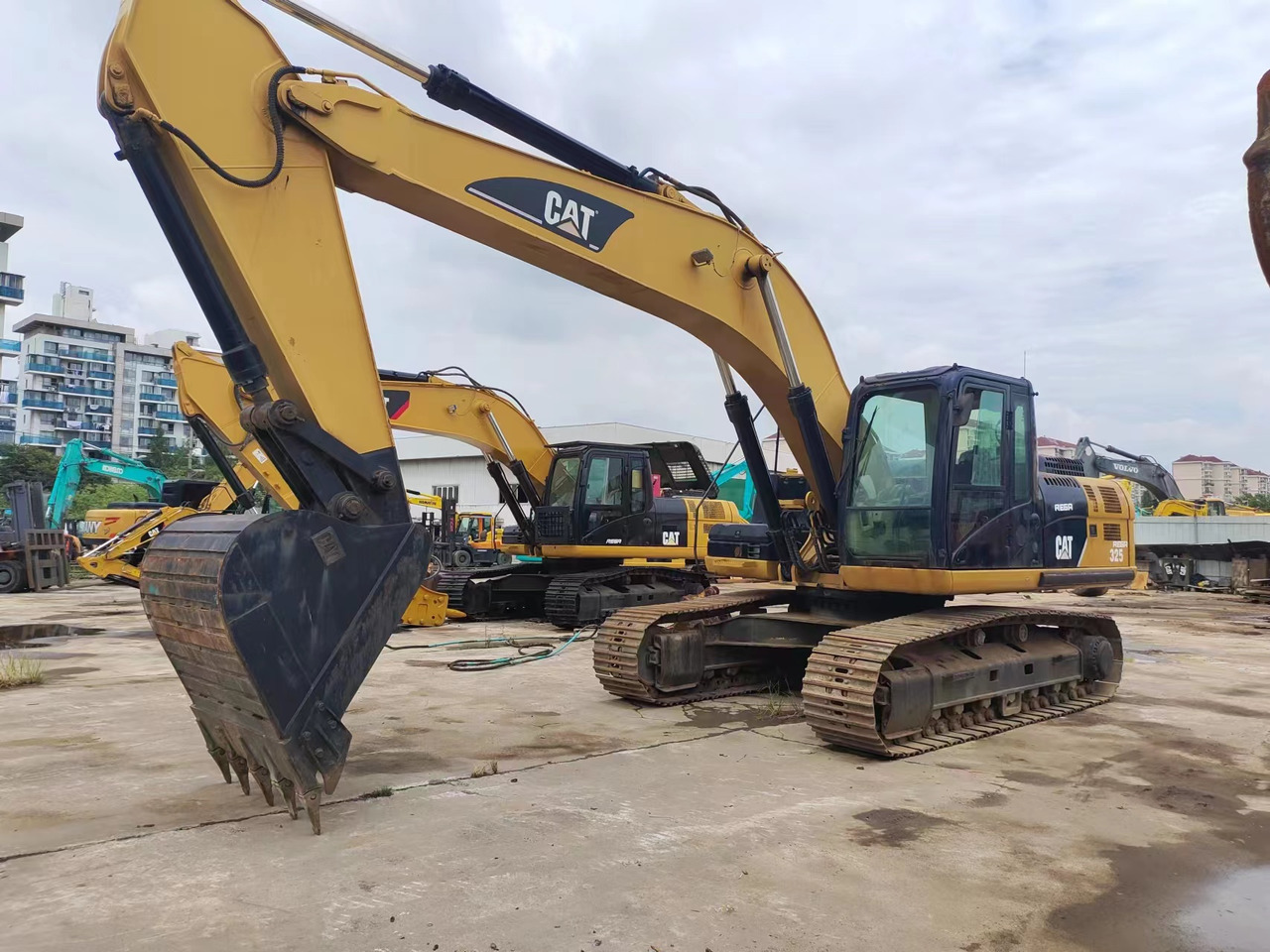 CATERPILLAR 325C - Crawler excavator: picture 1 CATERPILLAR 325C - Crawler excavator: picture 1