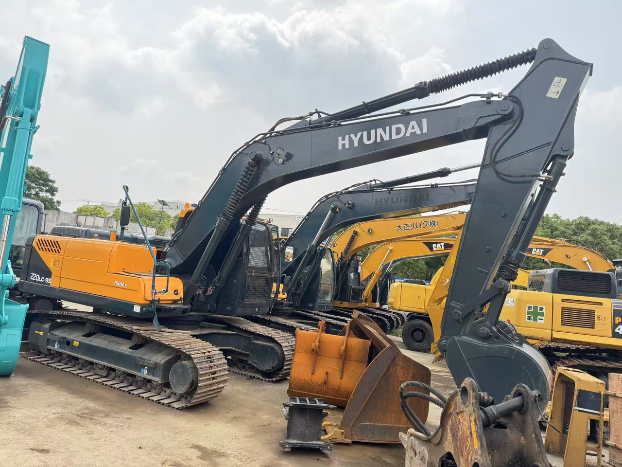 HYUNDAI R220LC-9S - Crawler excavator: picture 1 HYUNDAI R220LC-9S - Crawler excavator: picture 1