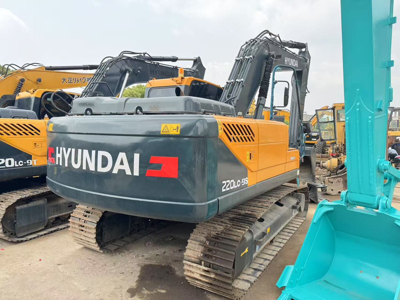 HYUNDAI R220LC-9S - Crawler excavator: picture 2 HYUNDAI R220LC-9S - Crawler excavator: picture 2