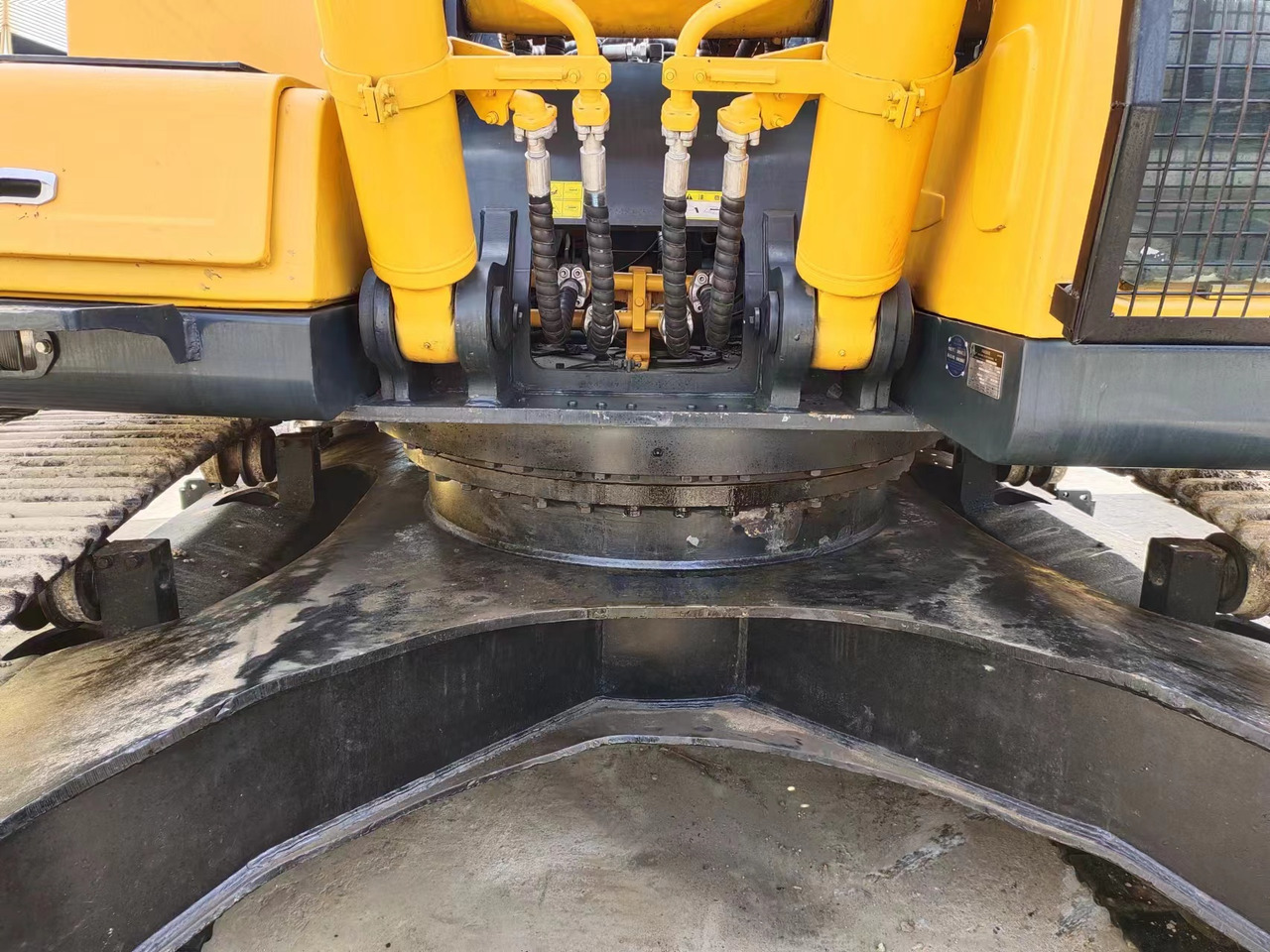 HYUNDAI R385LC-9T R305 R220 - Crawler excavator: picture 3 HYUNDAI R385LC-9T R305 R220 - Crawler excavator: picture 3