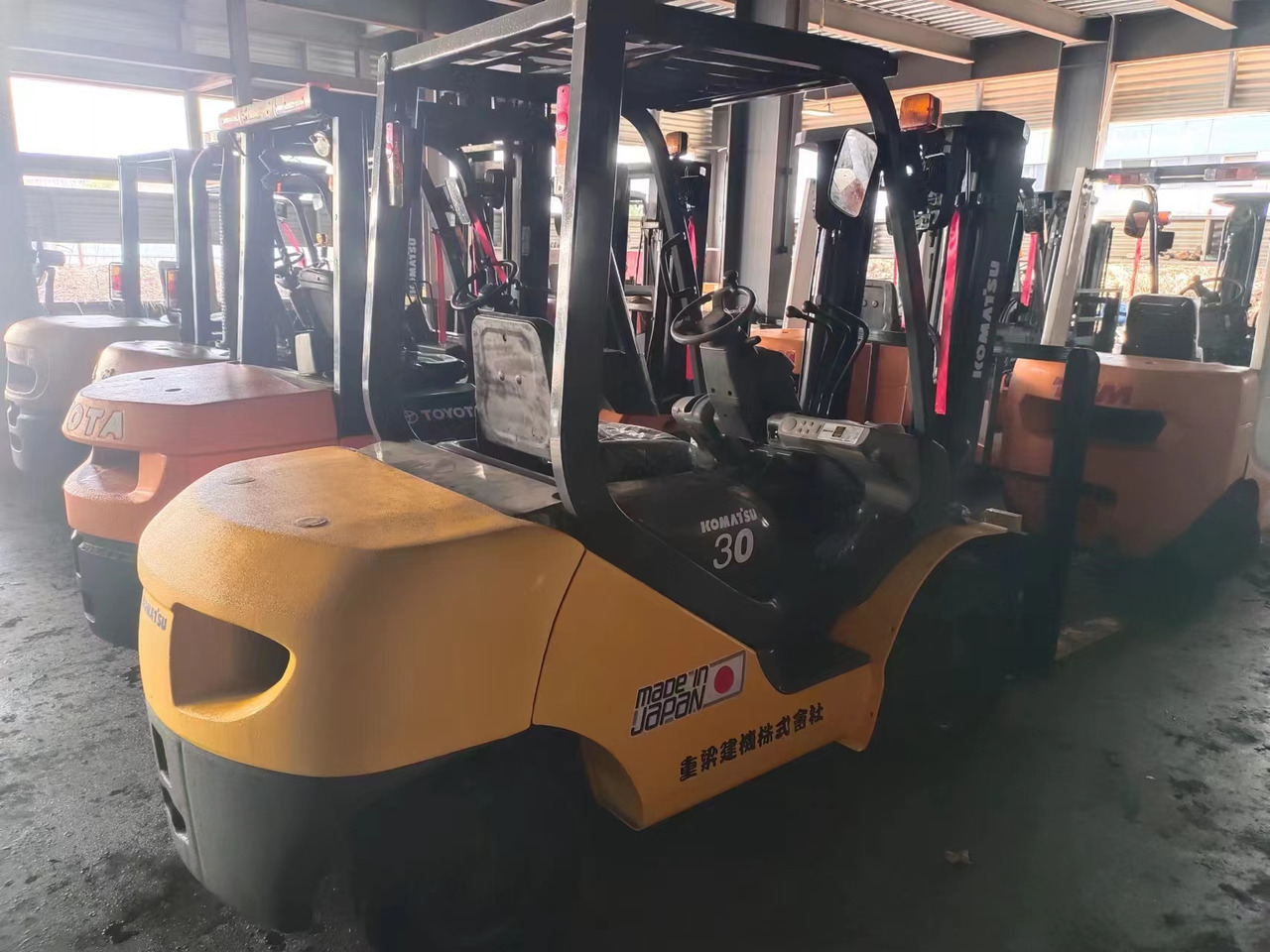 KOMATSU FD30 - Diesel forklift: picture 1 KOMATSU FD30 - Diesel forklift: picture 1