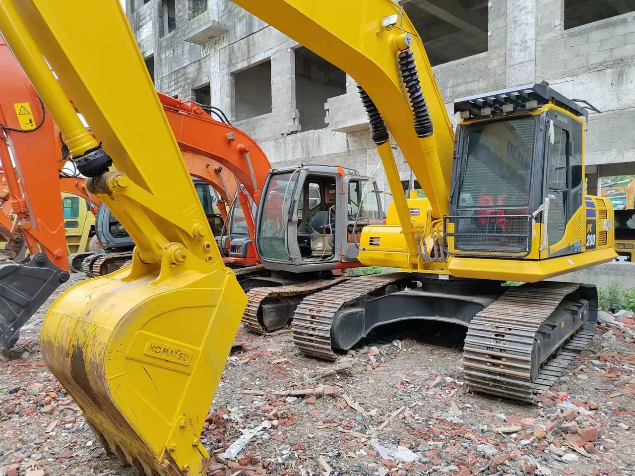 KOMATSU PC200-8 - Crawler excavator: picture 5 KOMATSU PC200-8 - Crawler excavator: picture 5