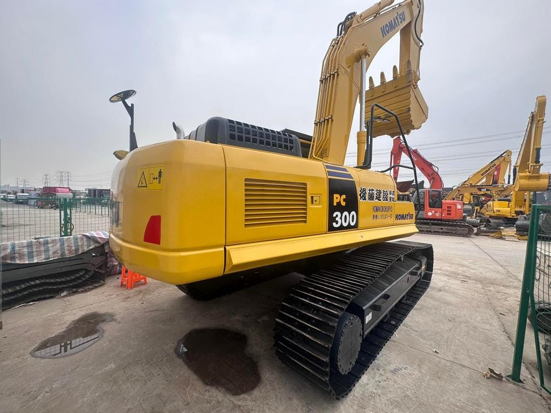 KOMATSU PC300-8 - Crawler excavator: picture 3 KOMATSU PC300-8 - Crawler excavator: picture 3