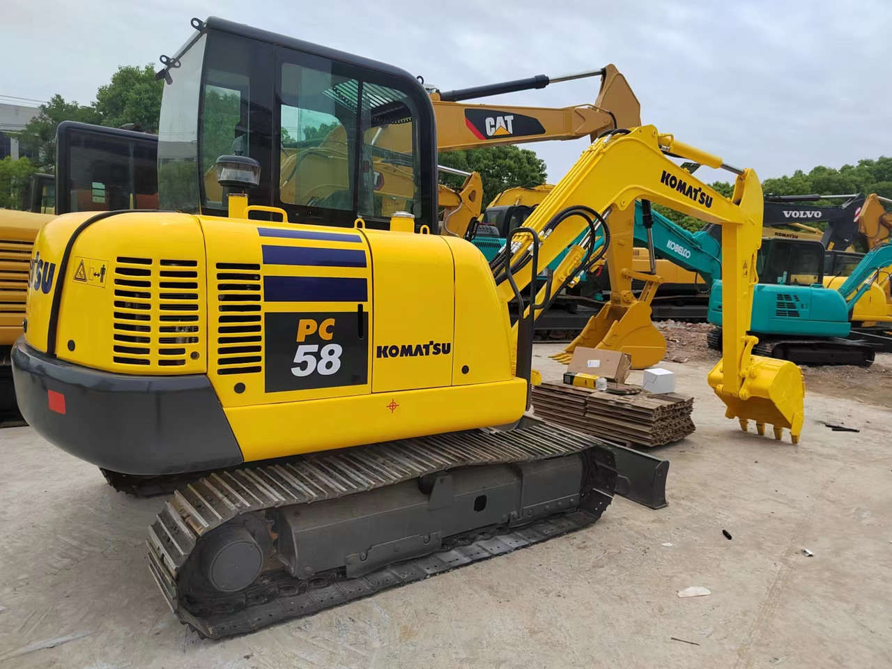 KOMATSU PC58 PC55 PC60 - Mini excavator: picture 1 KOMATSU PC58 PC55 PC60 - Mini excavator: picture 1