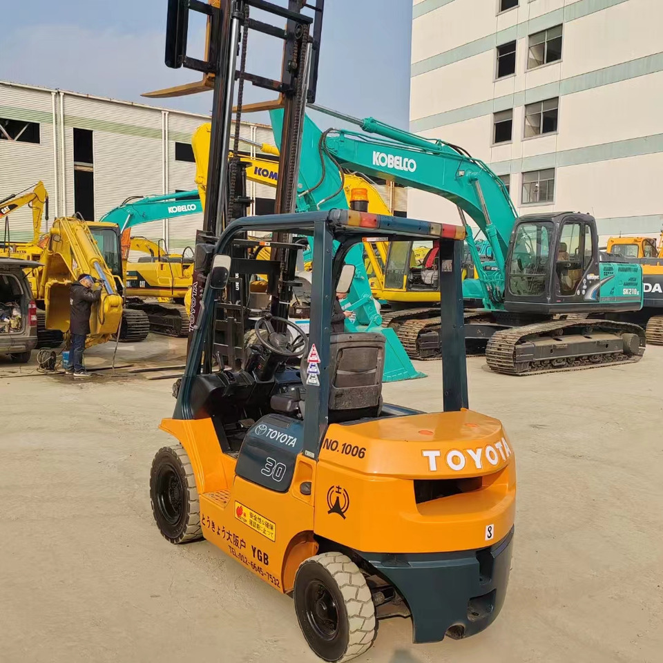 TOYOTA FD30 - Diesel forklift: picture 4 TOYOTA FD30 - Diesel forklift: picture 4