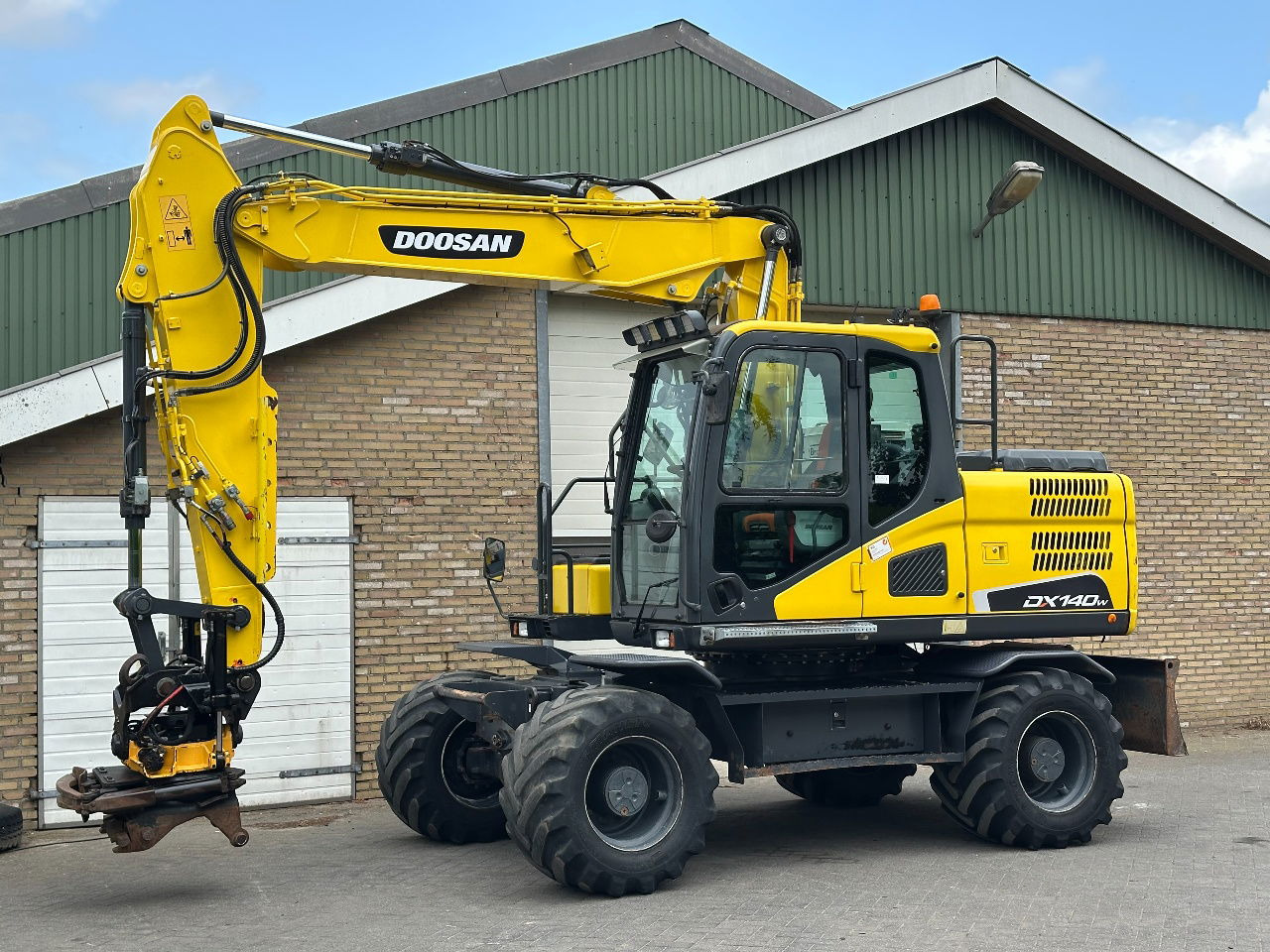 Doosan DX140W-5 - Wheel excavator: picture 2 Doosan DX140W-5 - Wheel excavator: picture 2