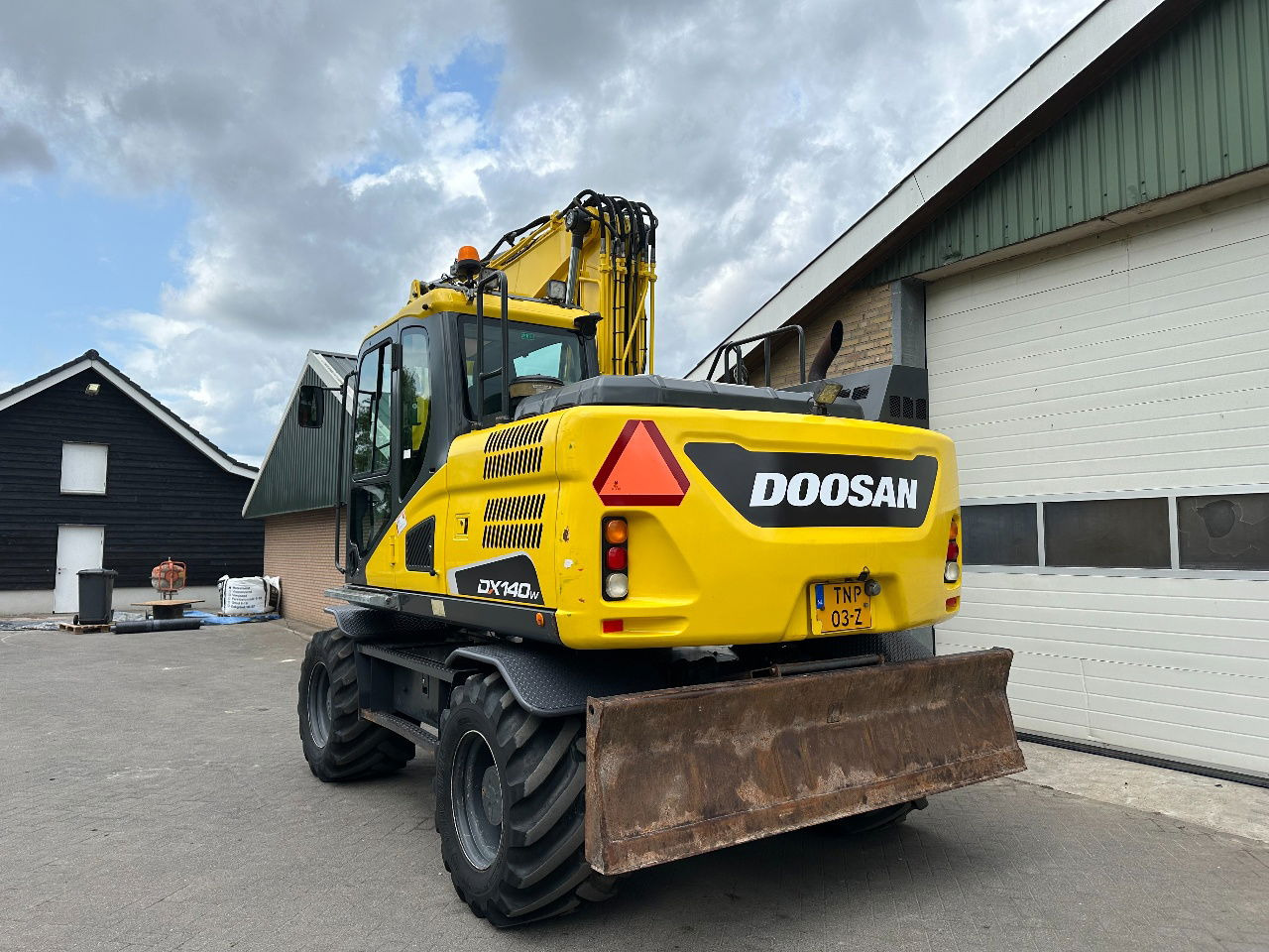 Doosan DX140W-5 - Wheel excavator: picture 4 Doosan DX140W-5 - Wheel excavator: picture 4
