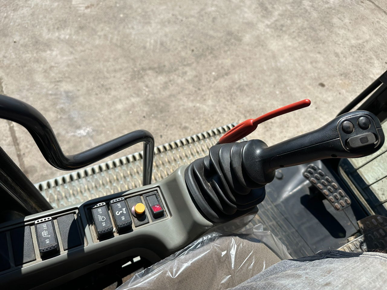 Crawler excavator Hitachi ZH210LC-5B: picture 15