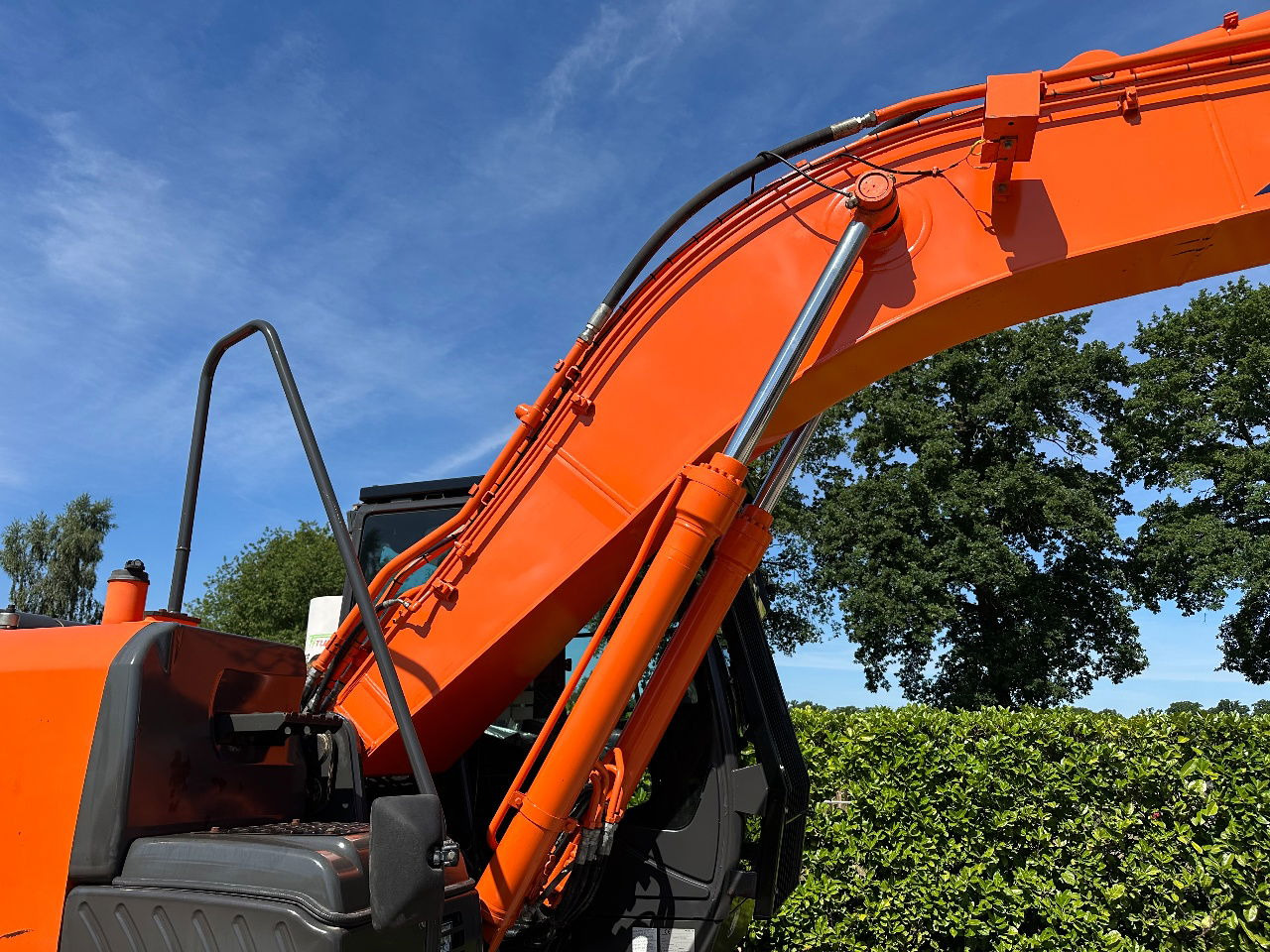 Crawler excavator Hitachi ZH210LC-5B: picture 10