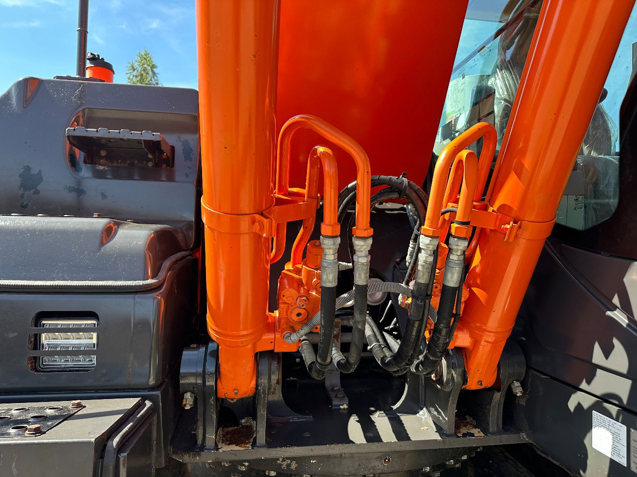 Crawler excavator Hitachi ZH210LC-5B: picture 23