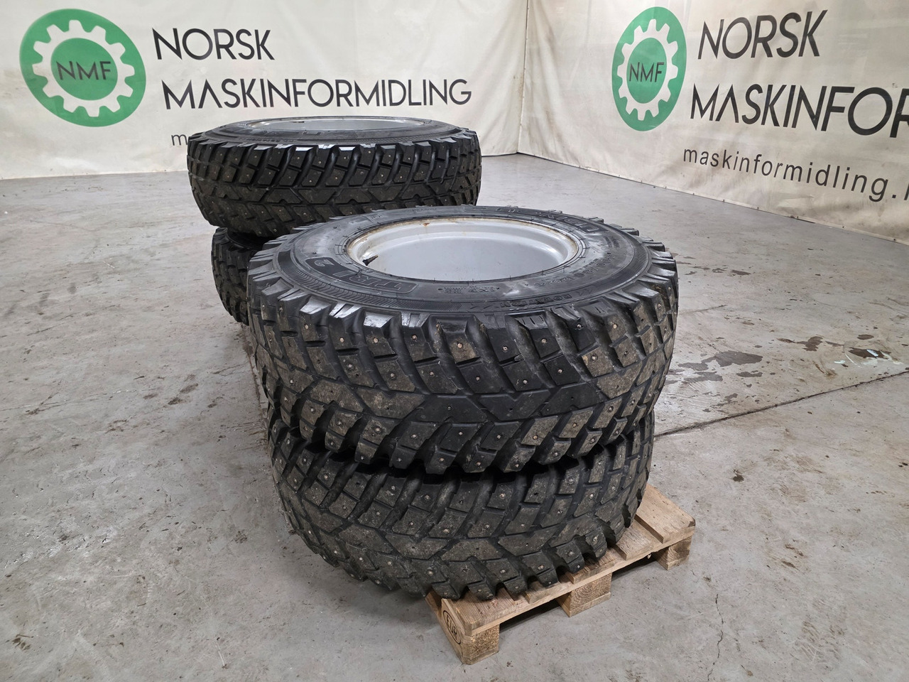 Andre TRI 2 Vinterdekk - Wheel and tire package for Agricultural machinery: picture 2 Andre TRI 2 Vinterdekk - Wheel and tire package for Agricultural machinery: picture 2