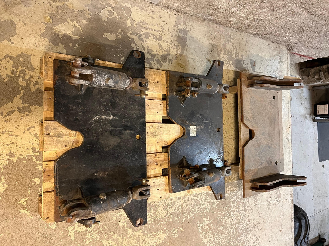 2 stk Tellefsdal Brøyteplate og 1 ukjent merke - Attachment for Construction machinery: picture 2 2 stk Tellefsdal Brøyteplate og 1 ukjent merke - Attachment for Construction machinery: picture 2