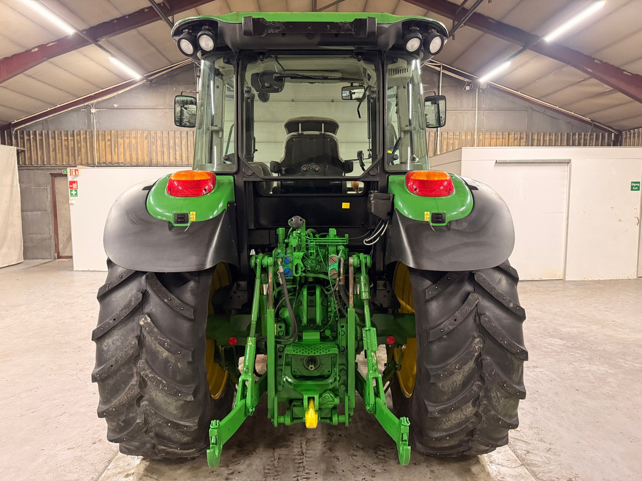 John Deere 6100MC 40 km/t - Farm tractor: picture 4 John Deere 6100MC 40 km/t - Farm tractor: picture 4