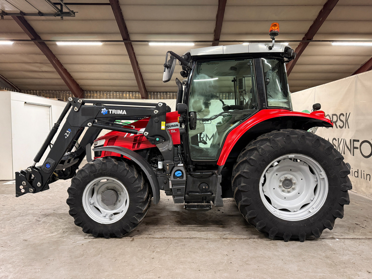 Massey Ferguson 5712 SL Dyna4 - Farm tractor: picture 2 Massey Ferguson 5712 SL Dyna4 - Farm tractor: picture 2