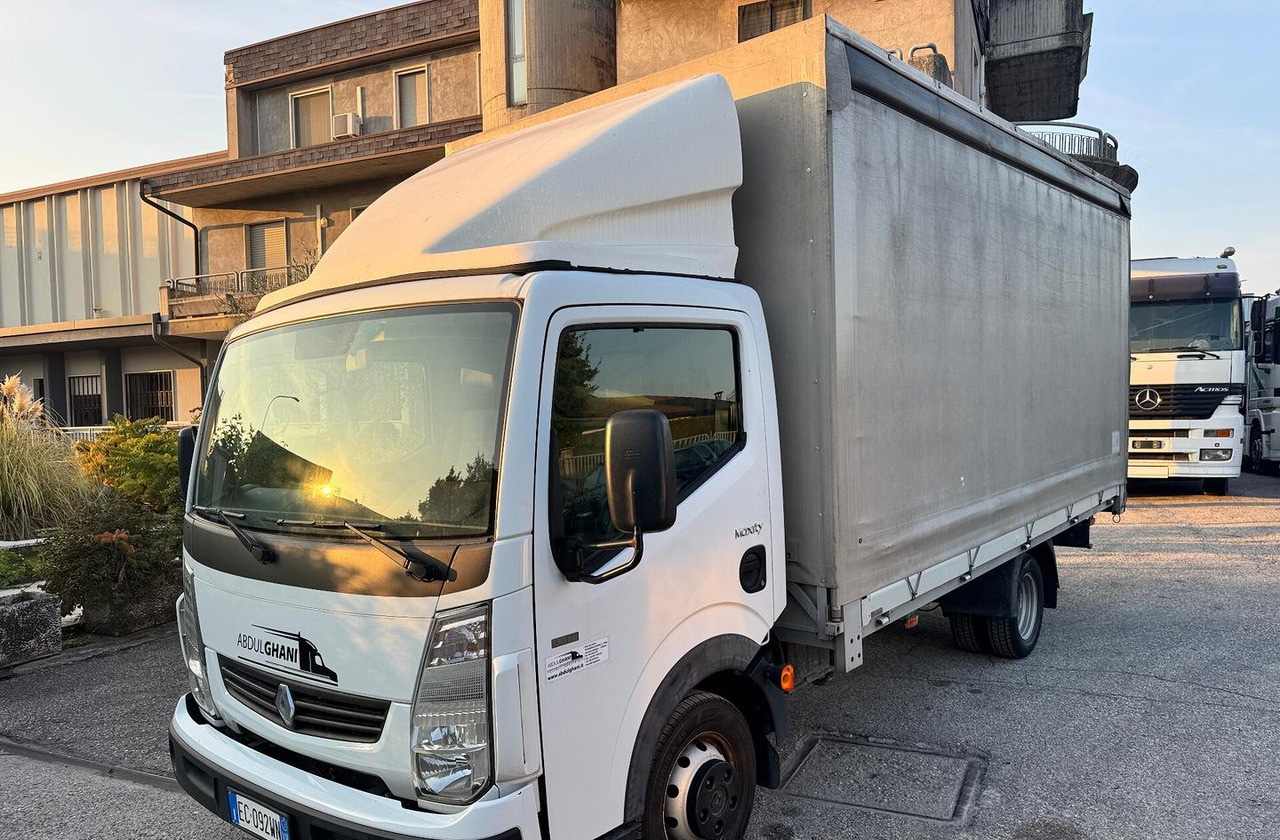 - Curtainsider truck: picture 2 - Curtainsider truck: picture 2