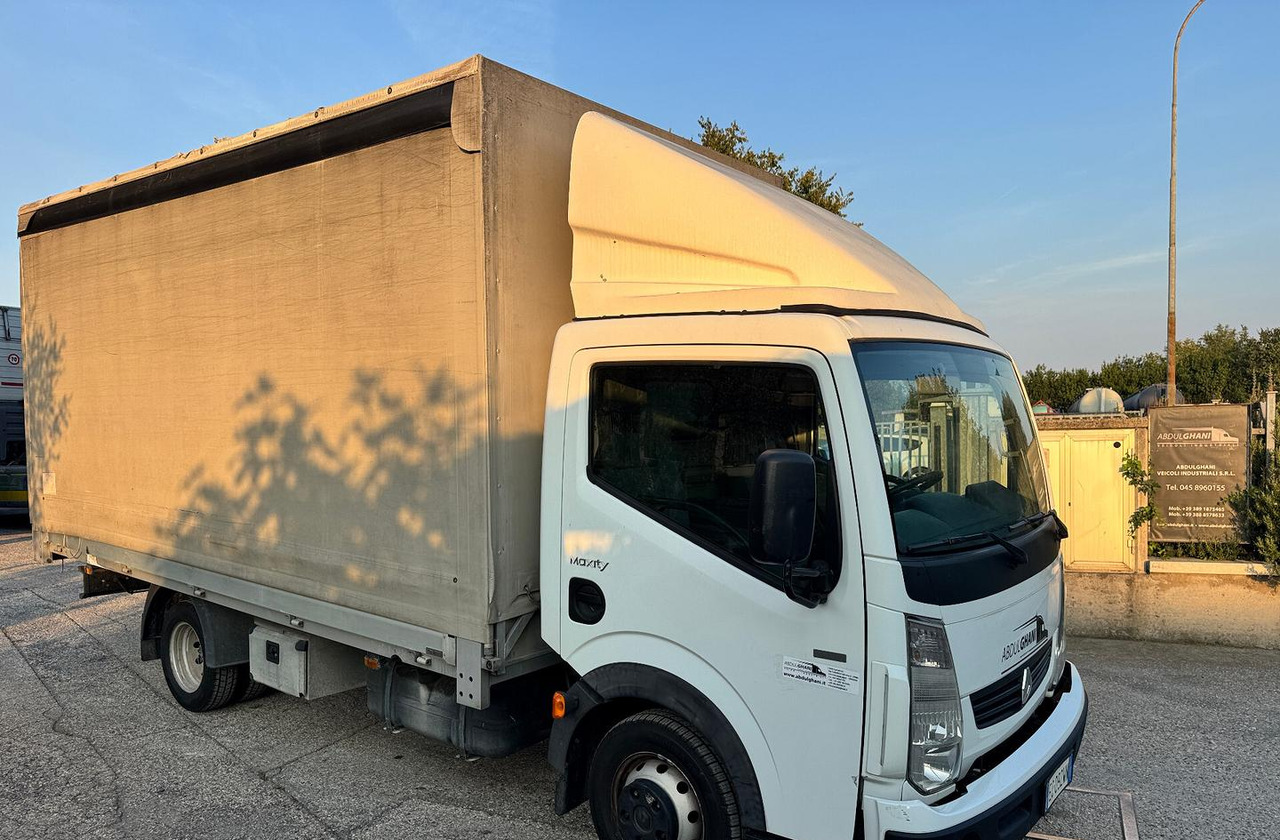 Renault Trucks Maxity 135.35 dxi - Curtainsider truck: picture 3 Renault Trucks Maxity 135.35 dxi - Curtainsider truck: picture 3